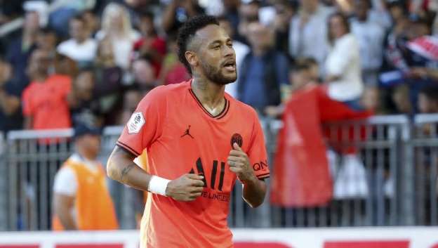 Giúp PSG giành chiến thắng, Neymar dằn mặt cổ động viên nhà