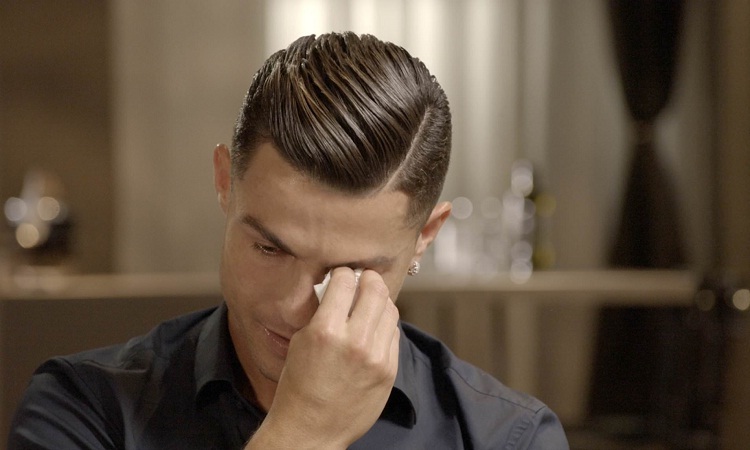 Ronaldo rơi nước mắt khi nhắc lại người cha đã qua đời